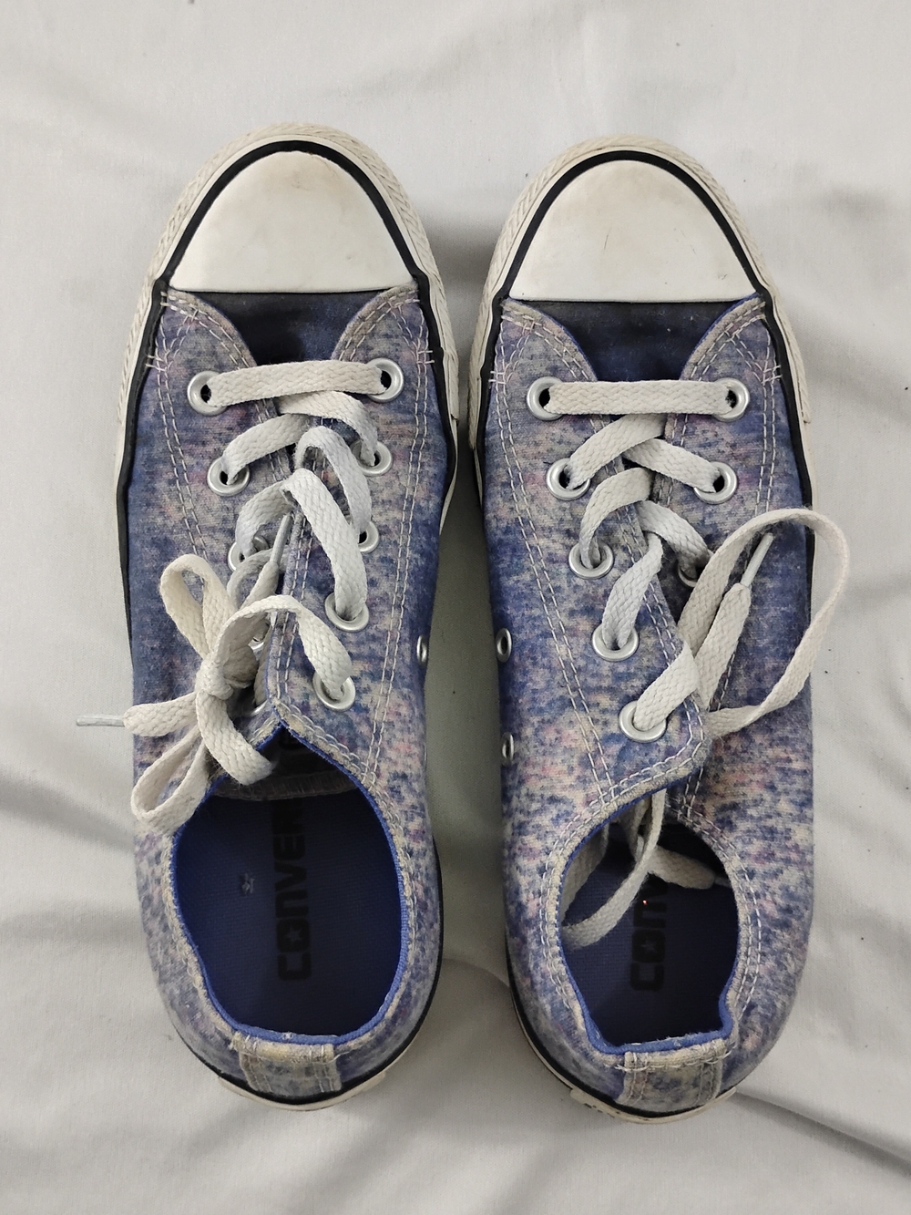 Converse Women's 6 Low Top Canvas Sneakers in Blue Tie-Dye